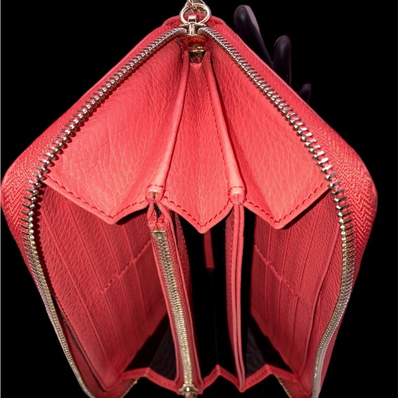 GUCCI Soho GG Zip Around Zippy Wallet. Leather - Picture 8 of 11